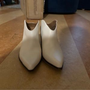 Beautiful Seychelles Booties - Size 7